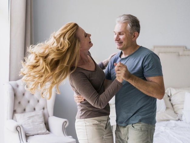 Professeur de danses de salon à domicile à Saint-andré-de-cubzac, Gironde, cours de danse, evenmentiel, danse animation, danse surprise, mariage, EVJF ehpad