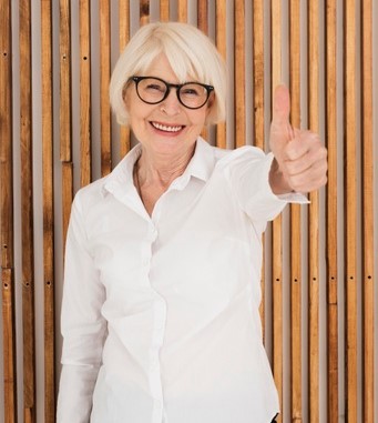 Danse de salon personnes âgées, cours de valse seniors, cours de tang seniors, cours de danse ehpad à Bordeaux Gironde. Tous niveaux et adaptés aux conditions physiques et morales des résidents en ehpad et des seniors à domicile. Nos professeurs de danse s'adaptent à vous et vos objectifs danses.