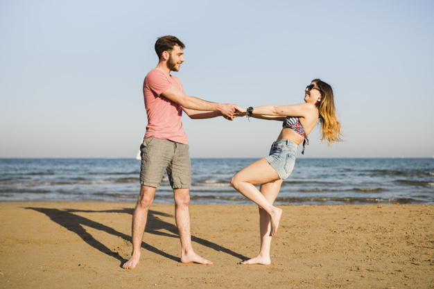 Cours de danse de salon à Bordeaux, rock, salsa, tango, valse, pasodoble, danse mariage. Apprenez à danser pour votre ouverture de bal de mariage à Bordeaux. Danse en entreprise pour développer la cohésion de groupe et le sens de l'équipe. Nos professeurs de danse se déplace dans la région bordelaise, bouliac, talence, bègles, mérignac. Danse animation, danse teambuilding.