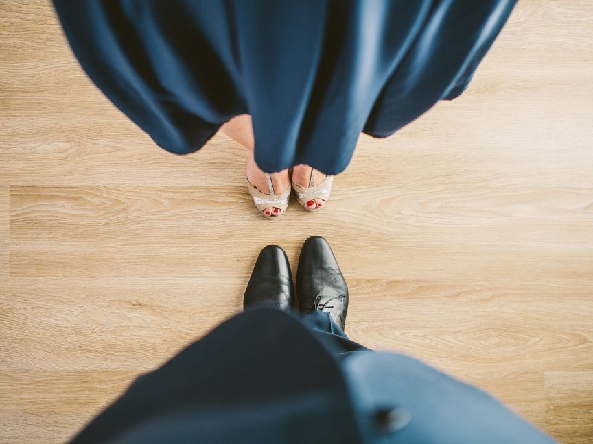 Cours de valse à domicile, valse mariage, cours de valse mariage, apprennez à danser la vasle pour votre mariage ou tout autre événement. La soirée de mariage commence toujours par des valses, que ce soit par une ouverture de bal de mariage ou la valse avec papa, cette danse reste un intemporel ! danse animation danse mariage, danse entreprise avec viladanse et nos professeurs de danse.