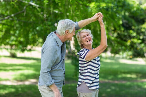 Danse pour les seniors à domicile ou en extérieur, vous pourrez bénéficier de 50% de déduction fiscale à valoir sur toutes les séances de danse à Pessac, Bouliac, Libourne, Talence.