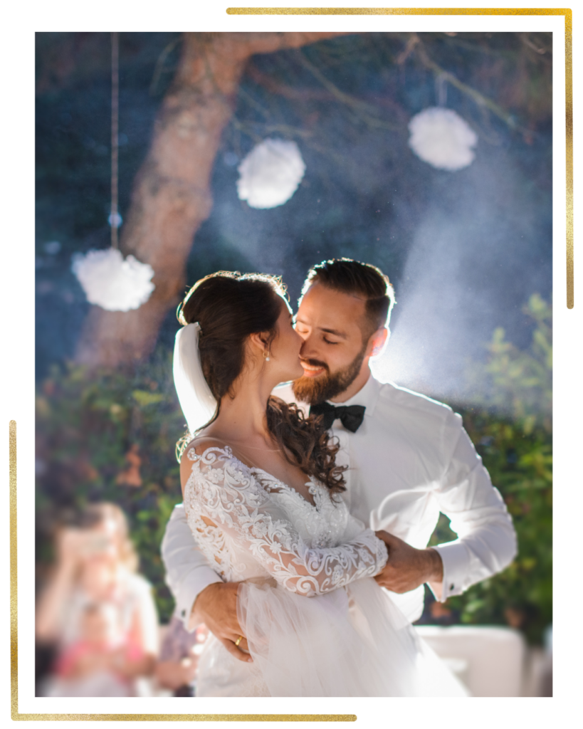 Professeur Viladanse guidant des mariés chez eux à Libourne.