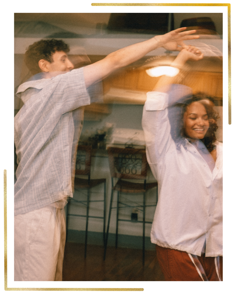 Professeur de danse guidant les mariés à Bordeaux.