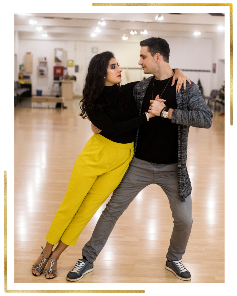 Medley fun avec mouvements rigolos lors d’une première danse à Saint-André.